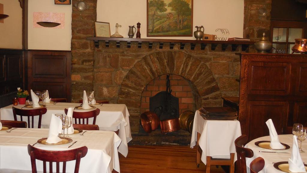 Logis Hotel Restaurant Des Voyageurs Pont-de-Salars Kültér fotó