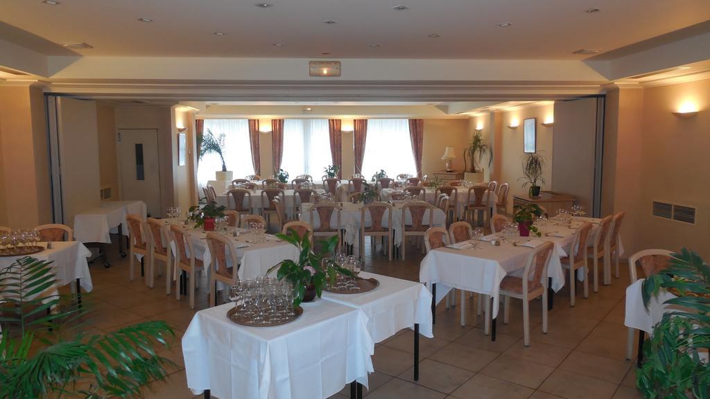 Logis Hotel Restaurant Des Voyageurs Pont-de-Salars Kültér fotó