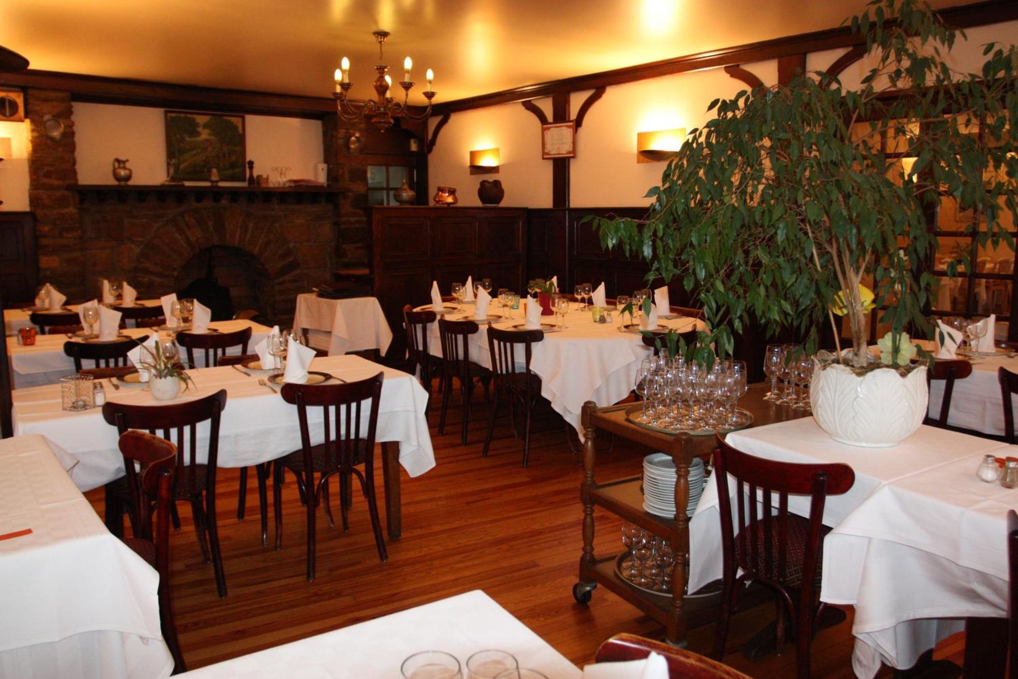 Logis Hotel Restaurant Des Voyageurs Pont-de-Salars Szoba fotó