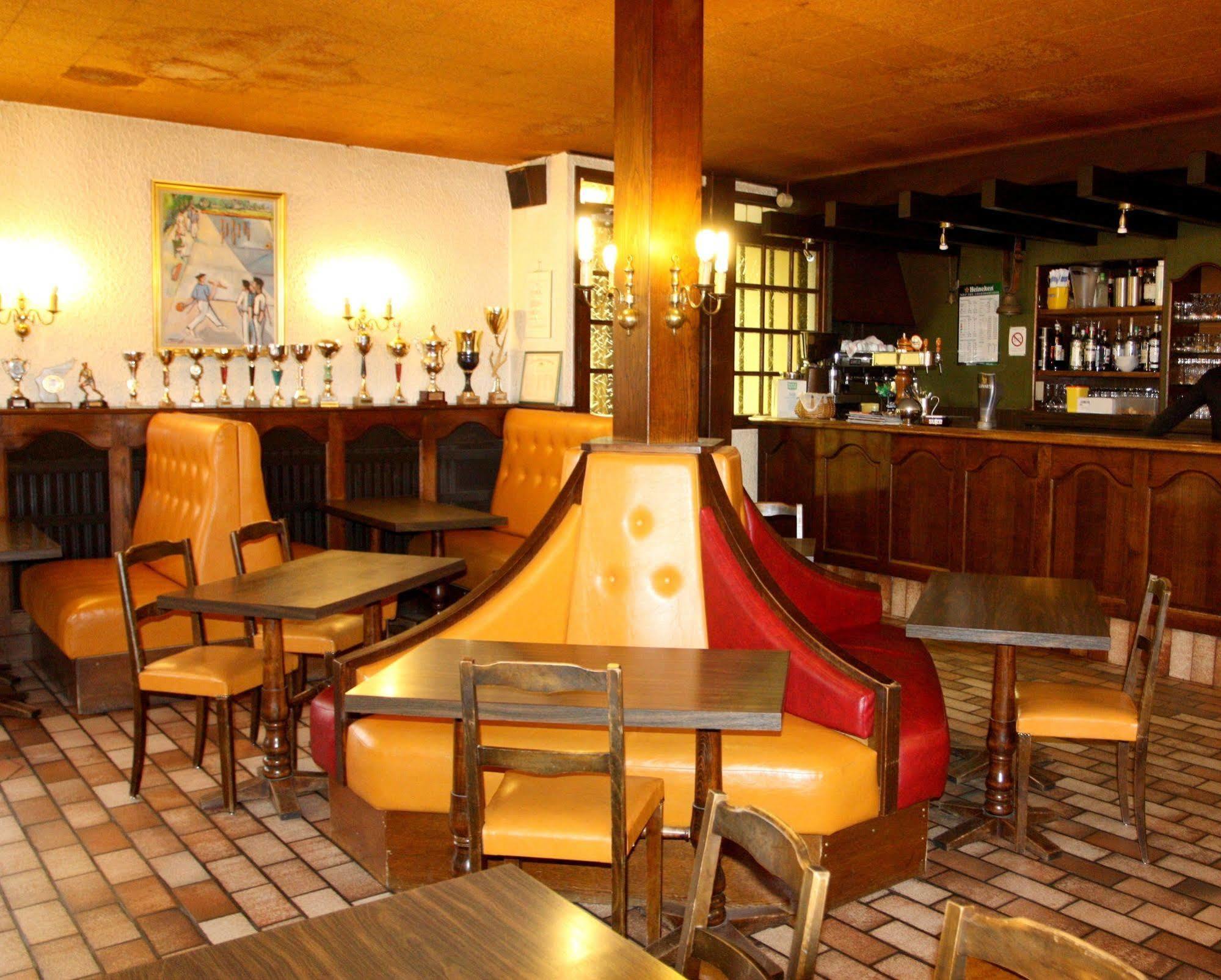 Logis Hotel Restaurant Des Voyageurs Pont-de-Salars Kültér fotó