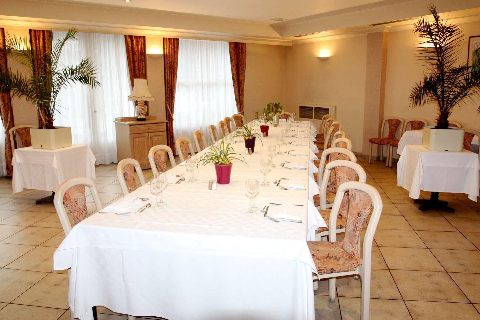 Logis Hotel Restaurant Des Voyageurs Pont-de-Salars Kültér fotó