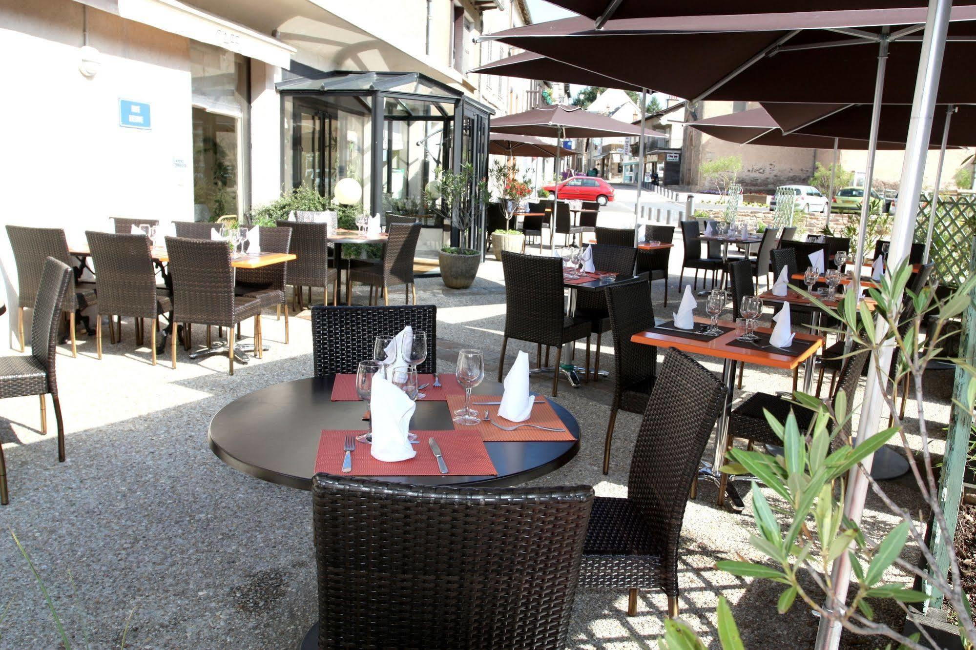 Logis Hotel Restaurant Des Voyageurs Pont-de-Salars Kültér fotó