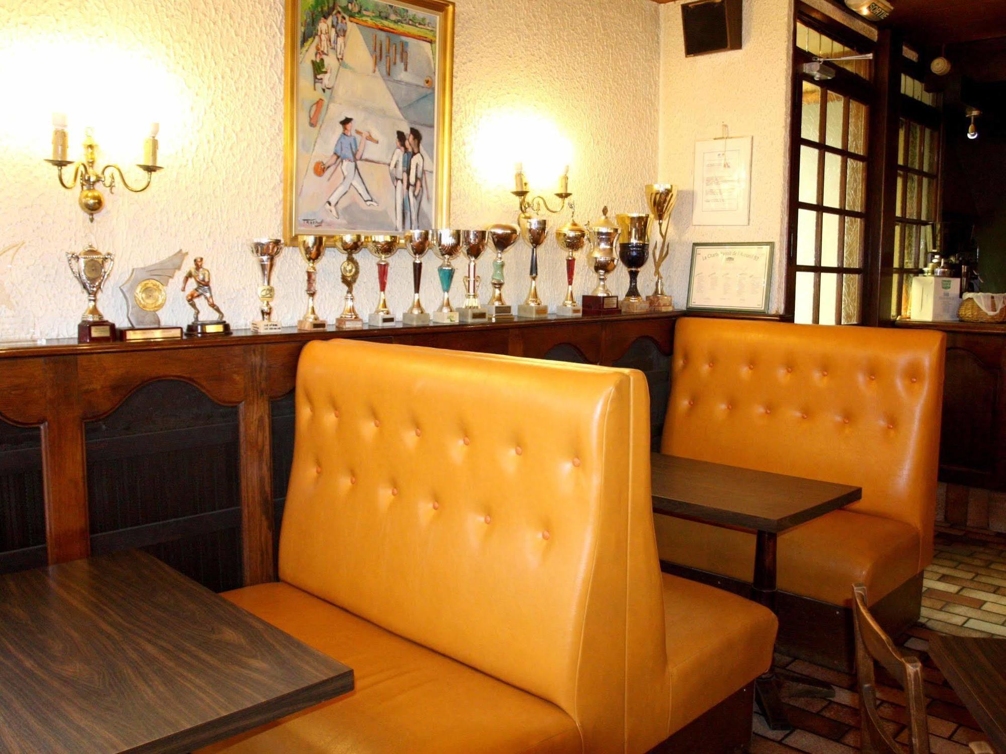 Logis Hotel Restaurant Des Voyageurs Pont-de-Salars Kültér fotó