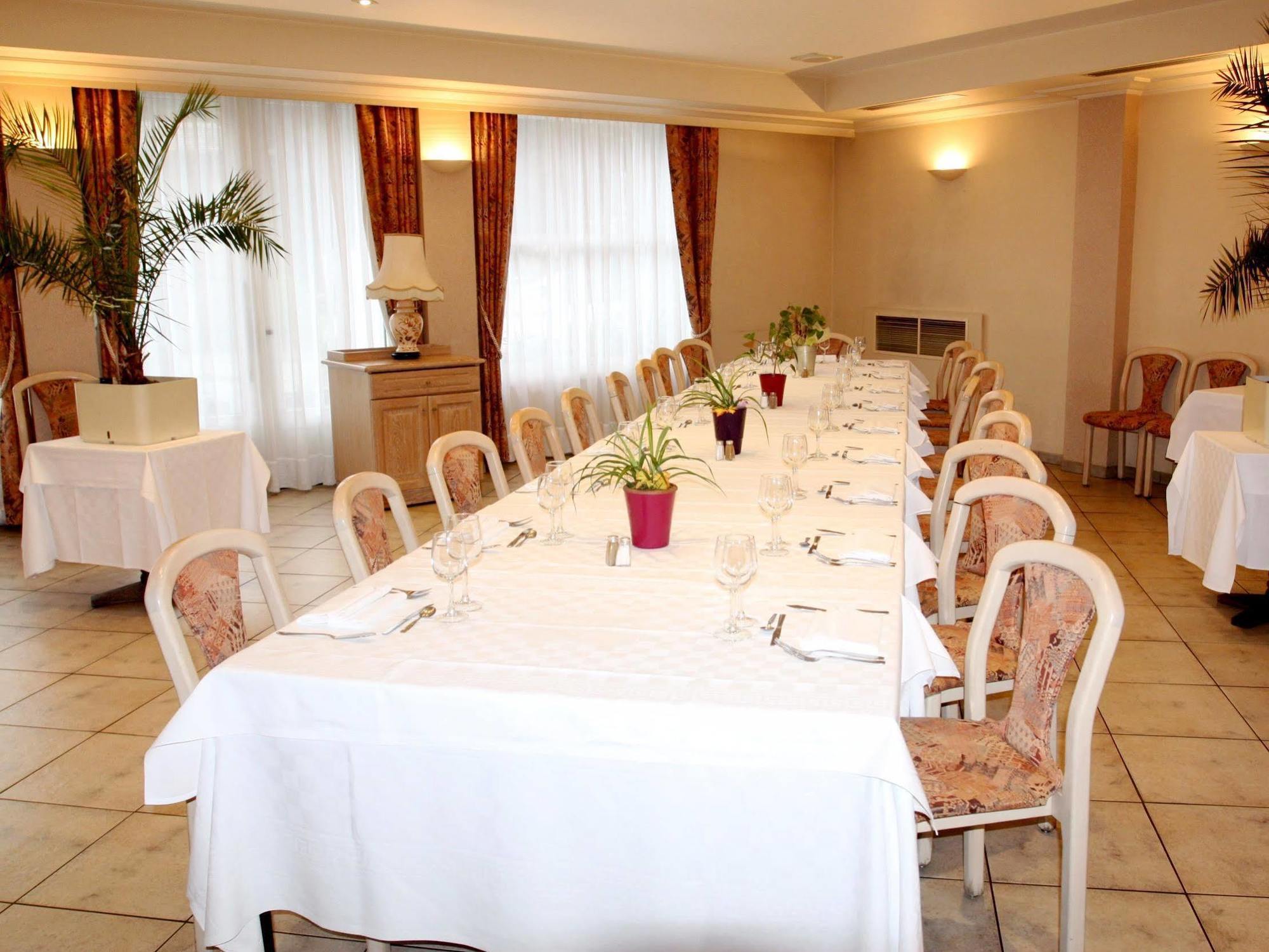 Logis Hotel Restaurant Des Voyageurs Pont-de-Salars Kültér fotó