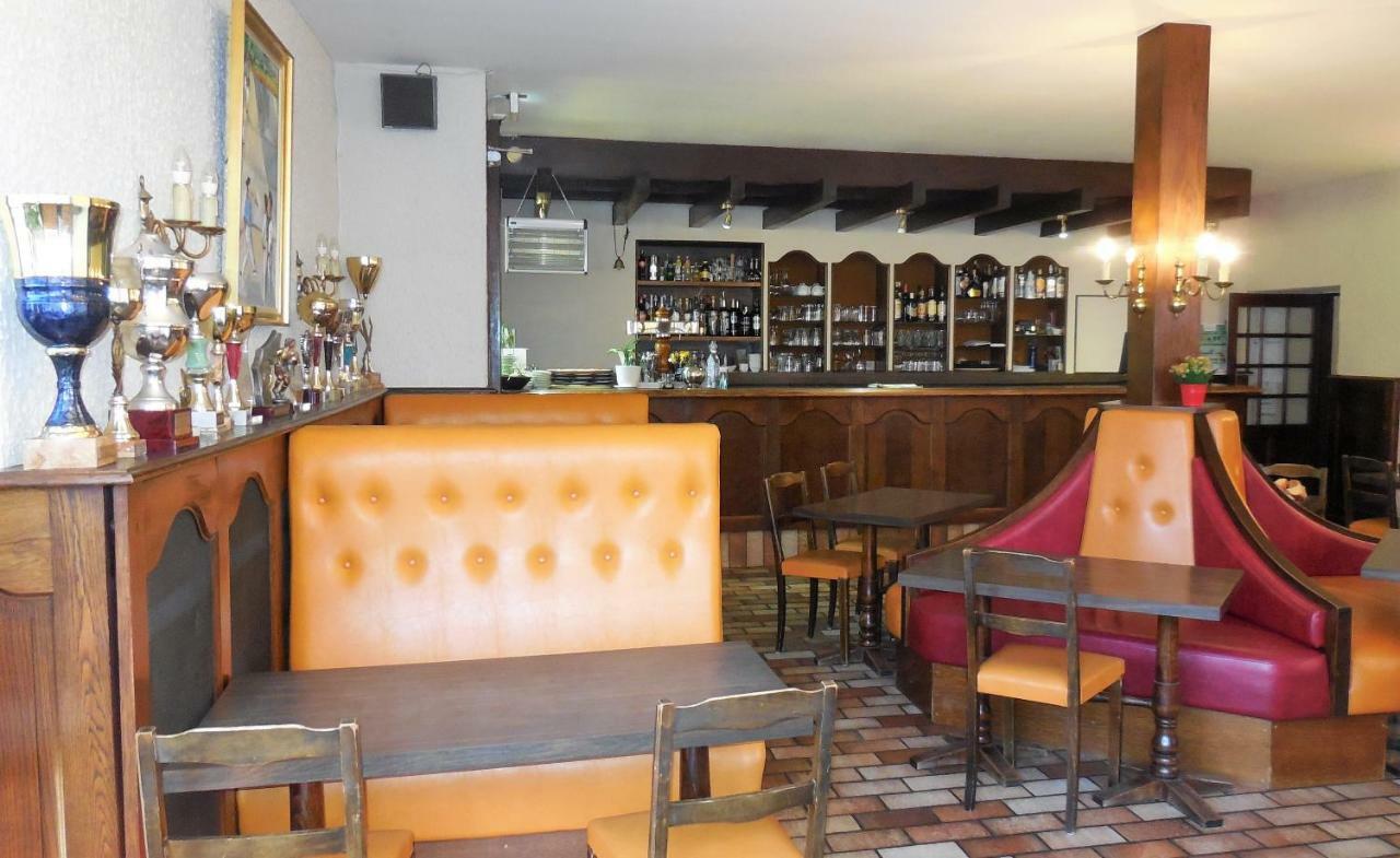 Logis Hotel Restaurant Des Voyageurs Pont-de-Salars Kültér fotó