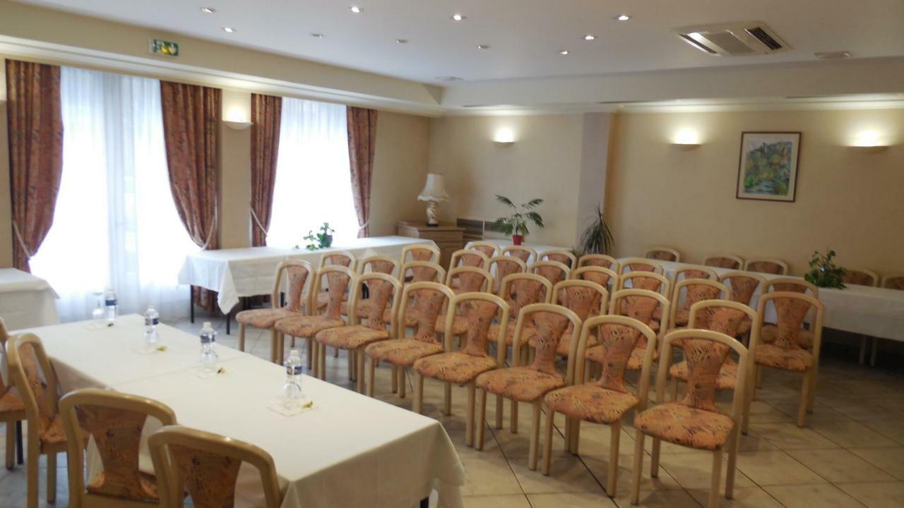 Logis Hotel Restaurant Des Voyageurs Pont-de-Salars Kültér fotó